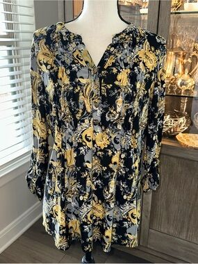 Women Top Brand Cocomo Size Large.